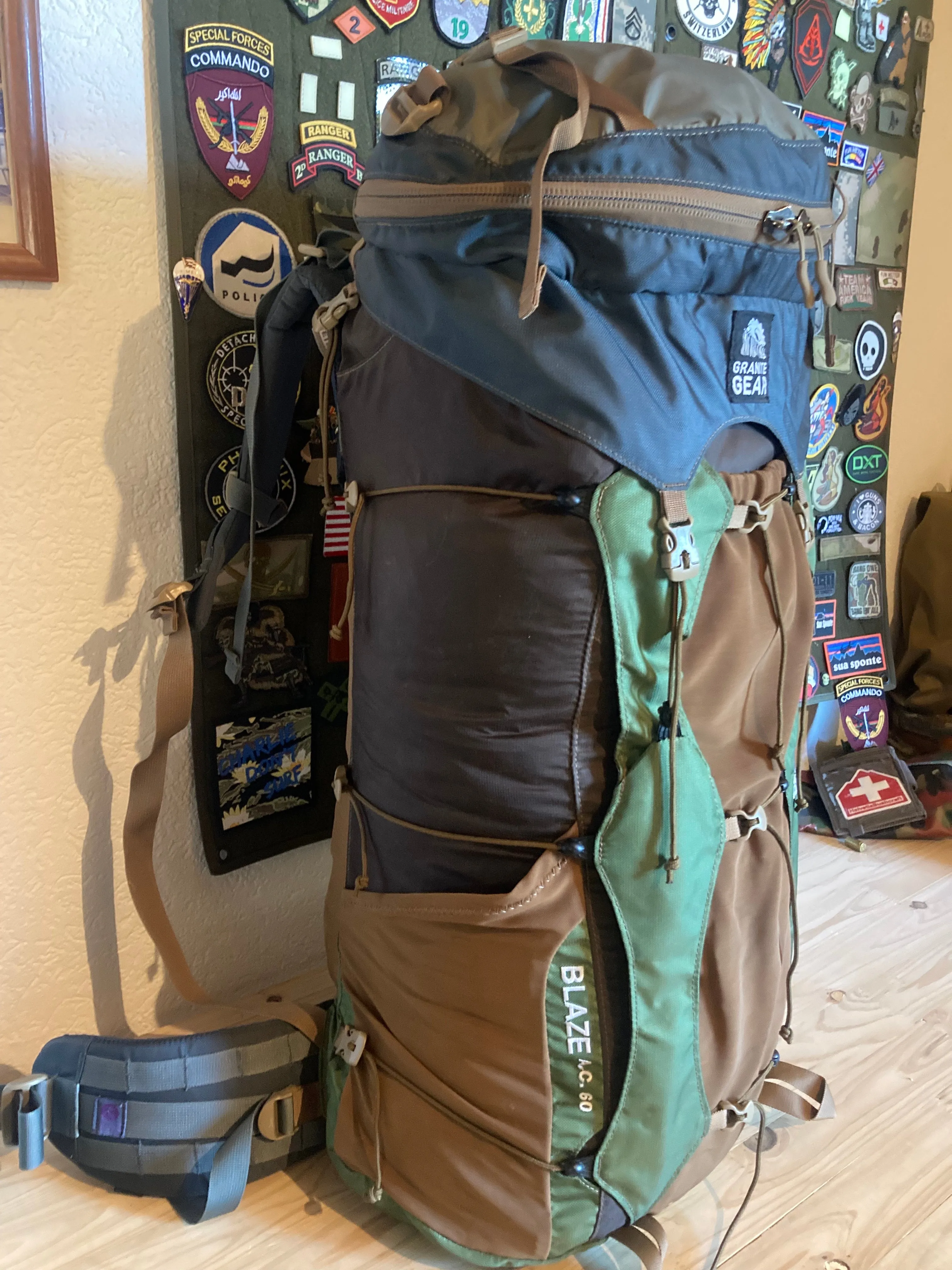 Backpack, Granite Gear Blaze AC 60 with LINELOC Lid Green / Brown / Grey