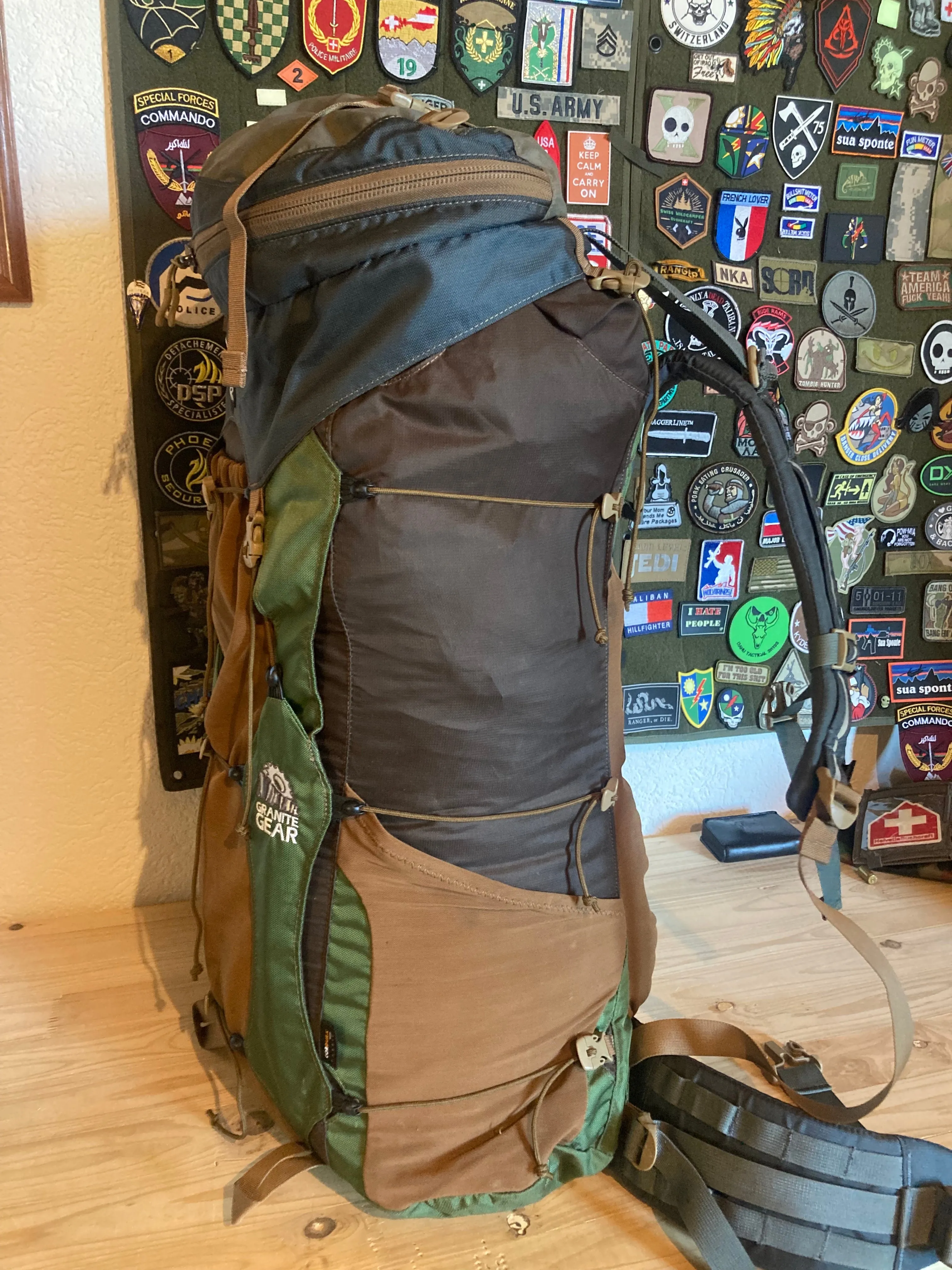 Backpack, Granite Gear Blaze AC 60 with LINELOC Lid Green / Brown / Grey