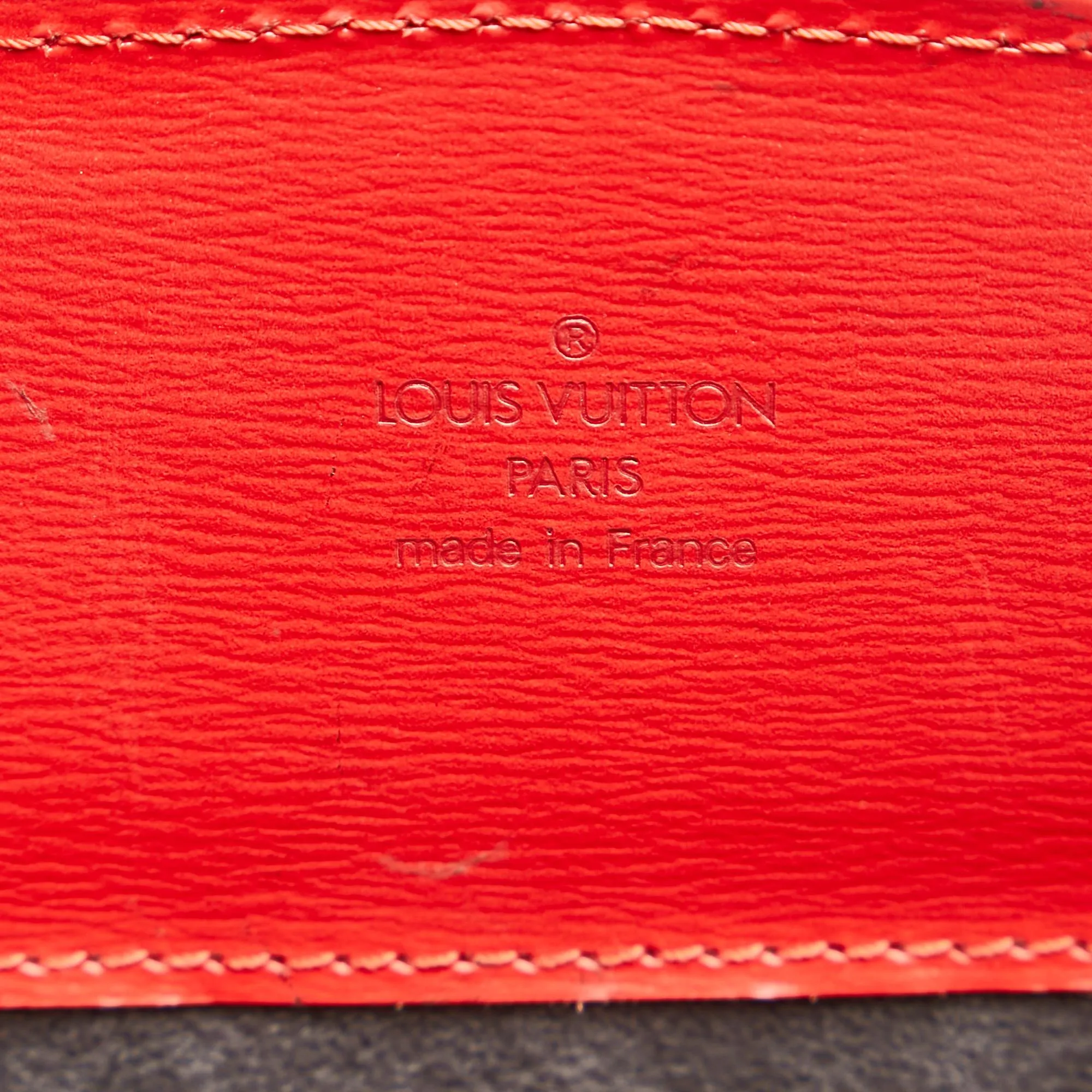 Louis Vuitton Epi Cluny (SHG-35158)