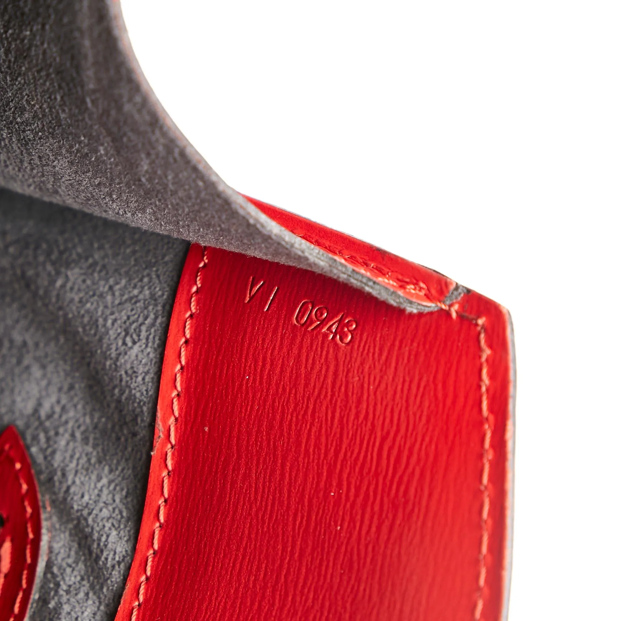 Louis Vuitton Epi Cluny (SHG-35158)