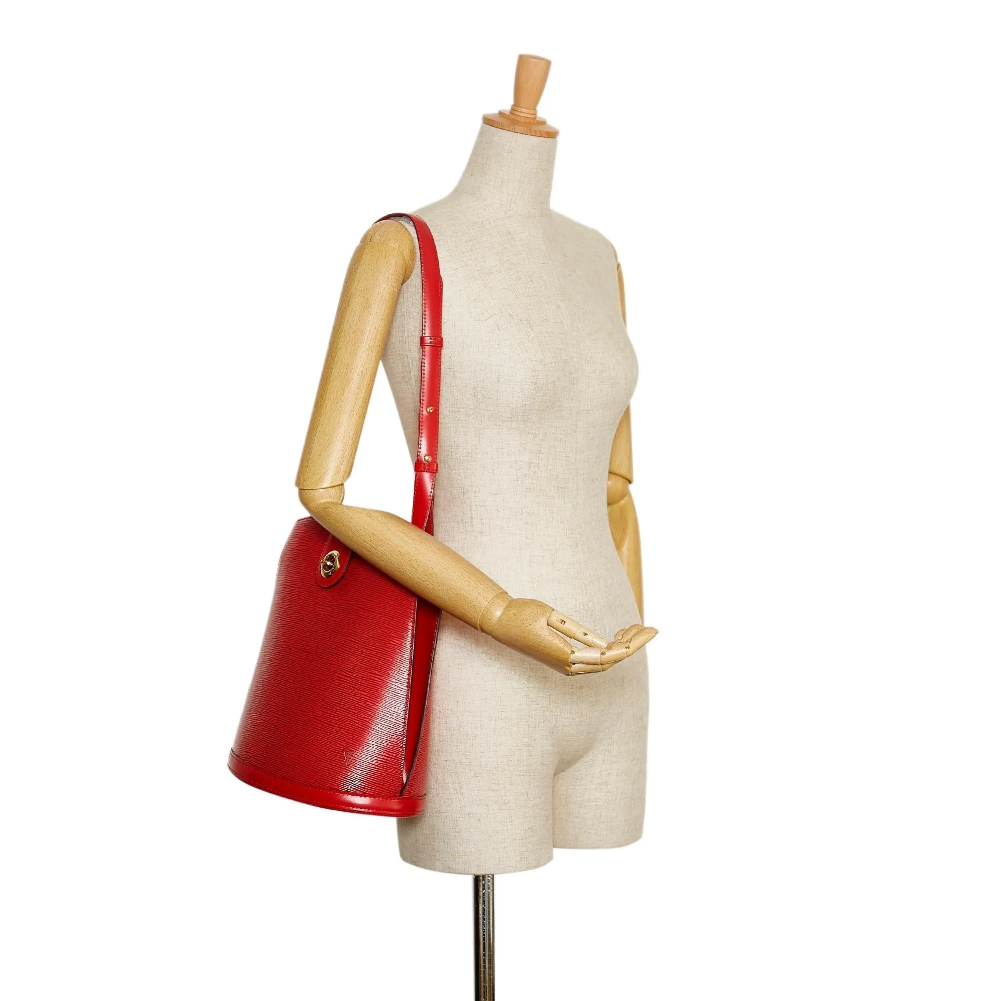 Louis Vuitton Epi Cluny (SHG-35158)
