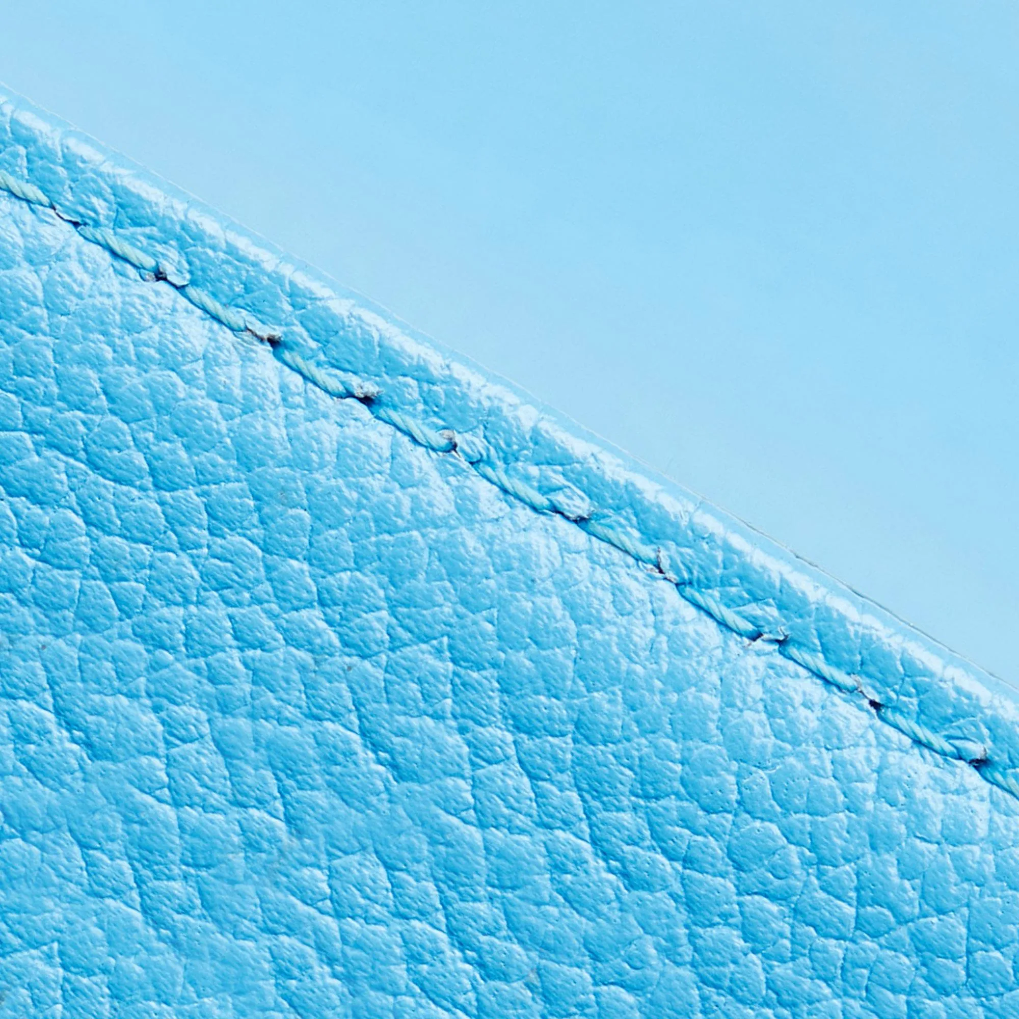 Louis Vuitton LockMe MM (SHG-7EuJqm)