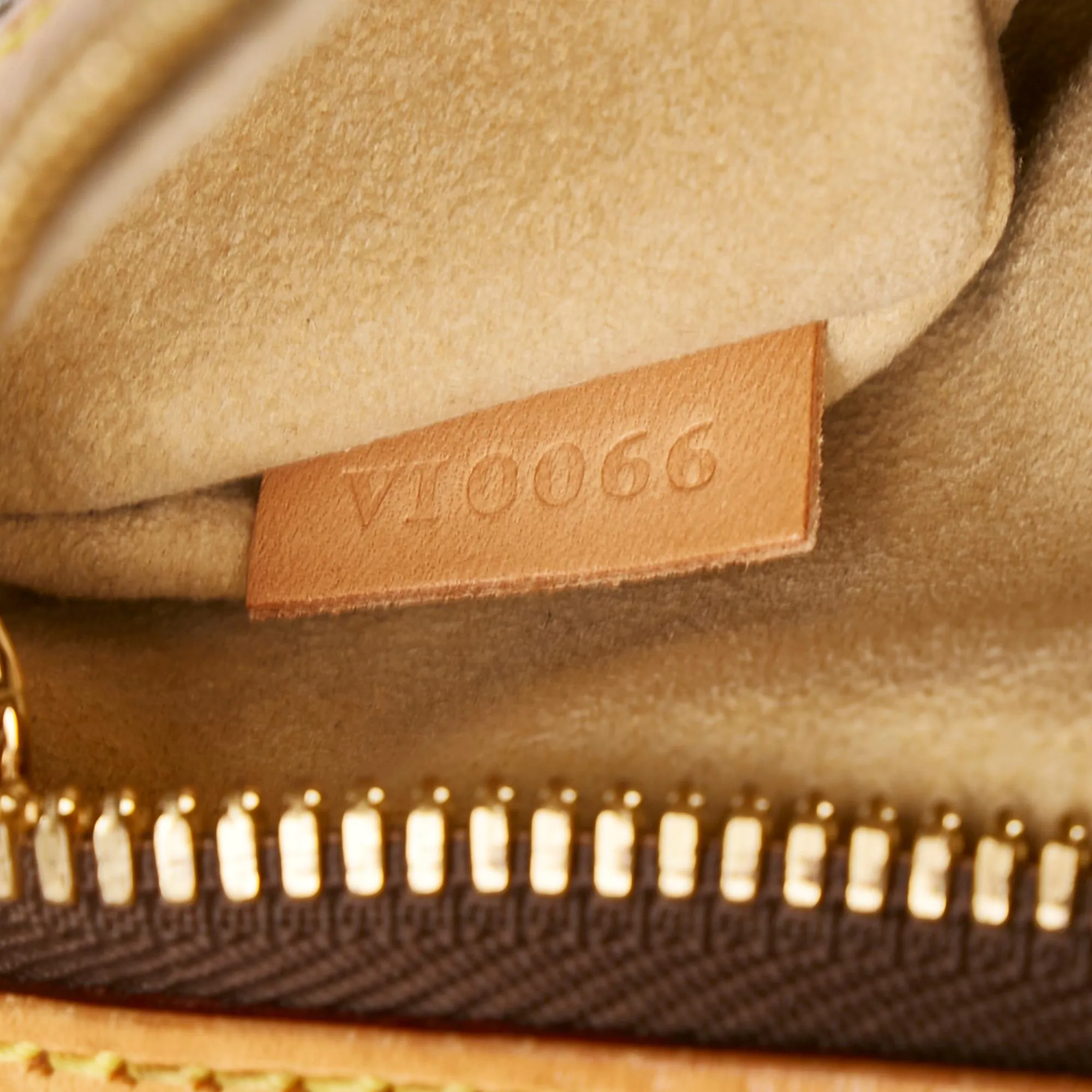 Louis Vuitton Monogram Hudson GM (SHG-34279)