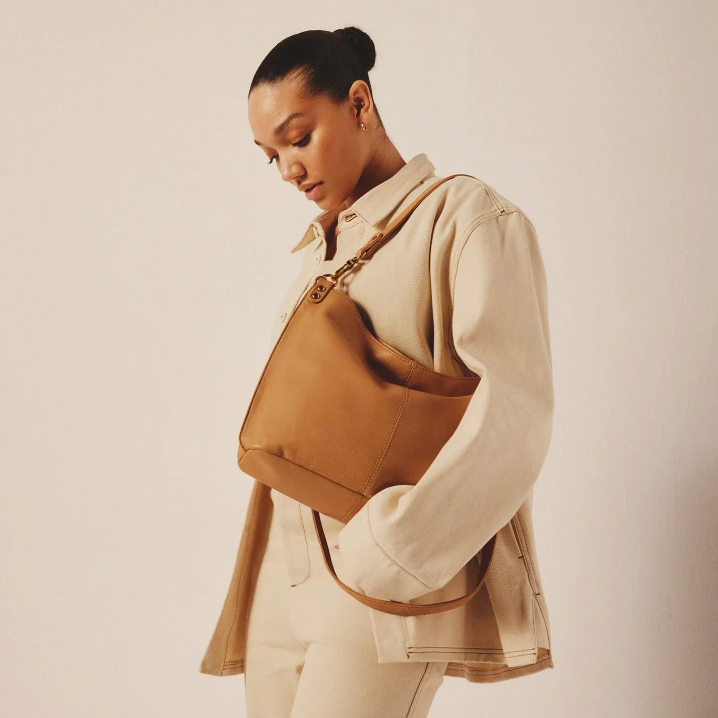 Pier Shoulder Bag In Pebbled Leather - Sandstorm