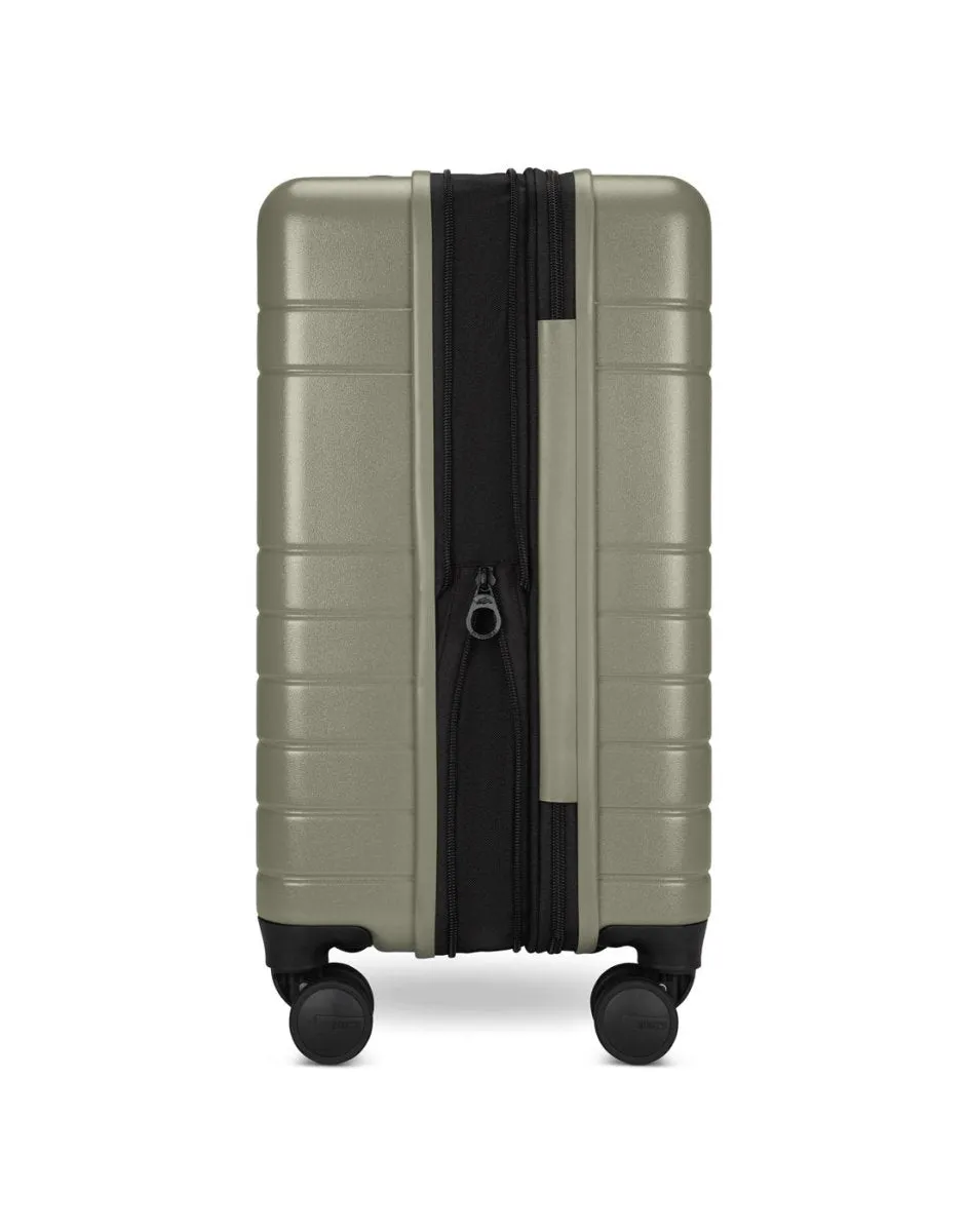 Roots Travel 19" Hardside Spinner Carry-on